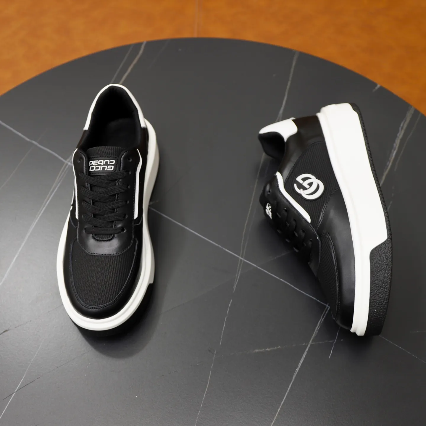 Ex-factory price: 462💰🙅‍♂️🙅‍♂️🙅‍♂️ Brand: GUCCI Standard code: 38-44 (45 customized) Grade: Same as the official website Material: Original material splicing Comfortable and breathable lining Lightweight and wear-resistant sports outsole Style category: Men's fashionable casual shoes Running sneakers Distinguished luxury brand elements Top luxury Color: actual picture color